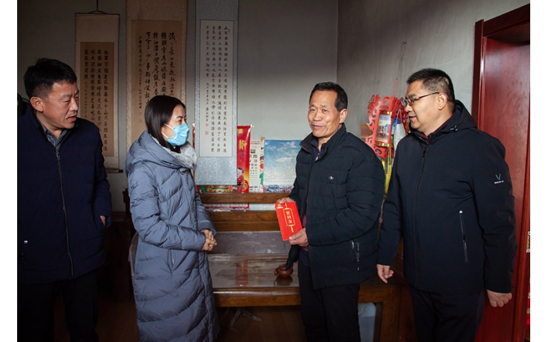天華實(shí)業(yè)集團(tuán)愛(ài)心助學(xué) 慰問(wèn)大碼頭鎮(zhèn)孤困學(xué)童